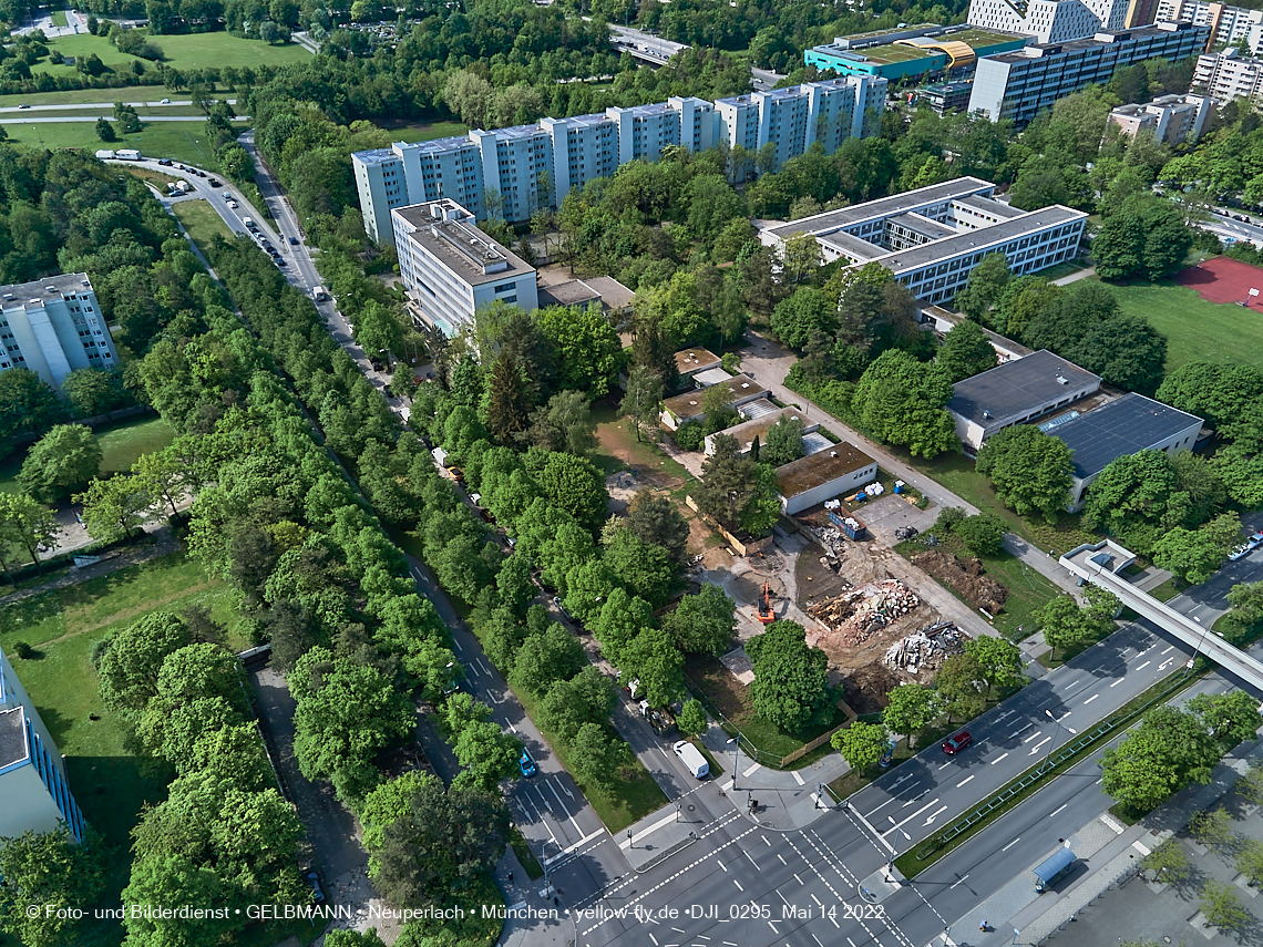 14.05.2022 - Luftbilder von der Baustelle Haus für Kinder in Neuperlach